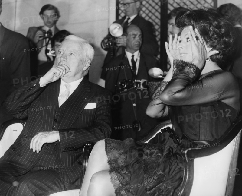 Charlie CHAPLIN and Sophia LOREN, 1965