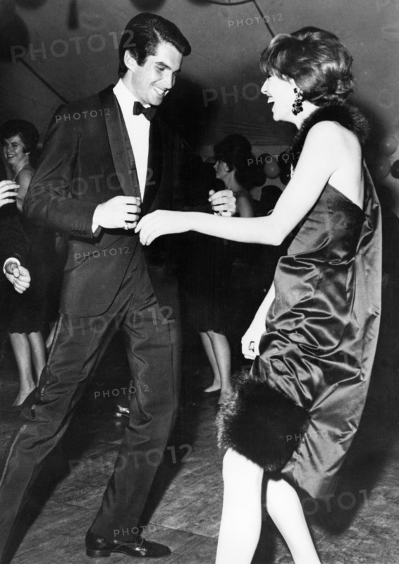 George HAMILTON dancing during a party, Los Angeles