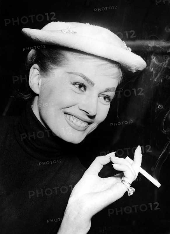 Anita EKBERG, portrait with cigarette