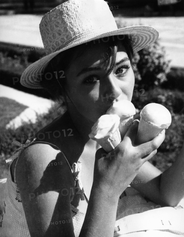 Christine KAUFMANN with ice cream