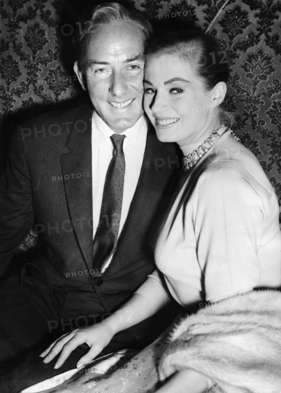 Michael WILDING and Anita EKBERG, at a press conference, 1955