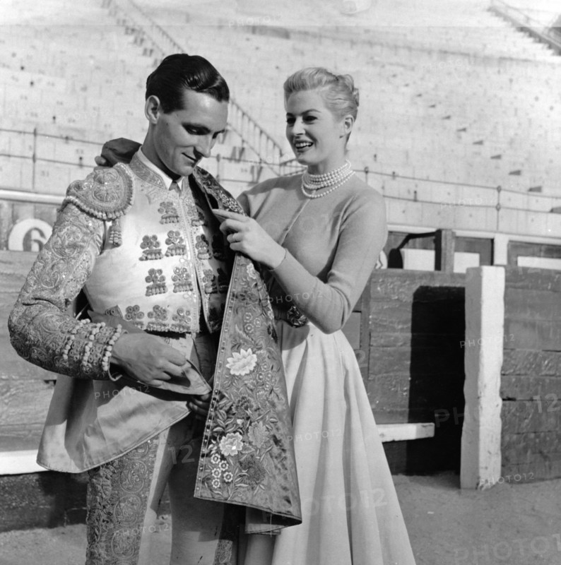 Anita EKBERG and Noviellero Joaquin CONTRERAS, at the bullfight