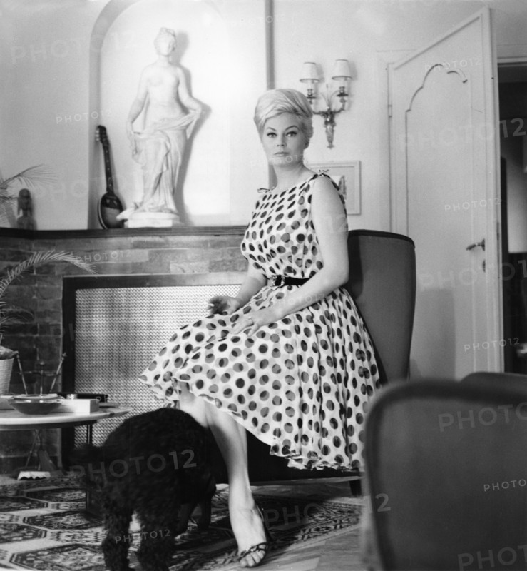 Anita EKBERG in her villa in 1961