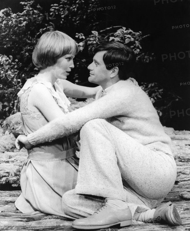 Mia FARROW plays theater in London 1972