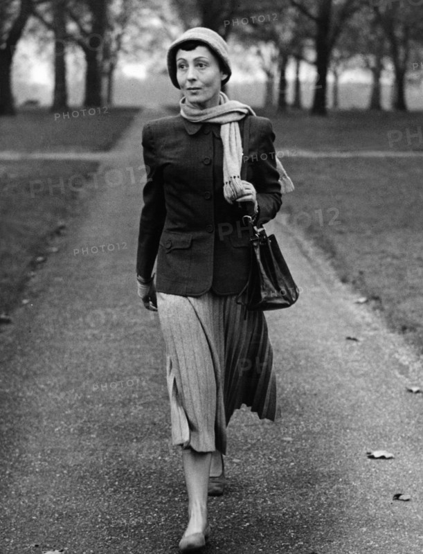 Luise RAINER on a walk, London 1950