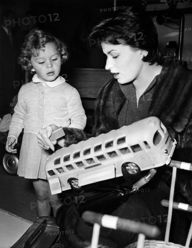 Silvana MANGANO and daughter Veronica, 1952
