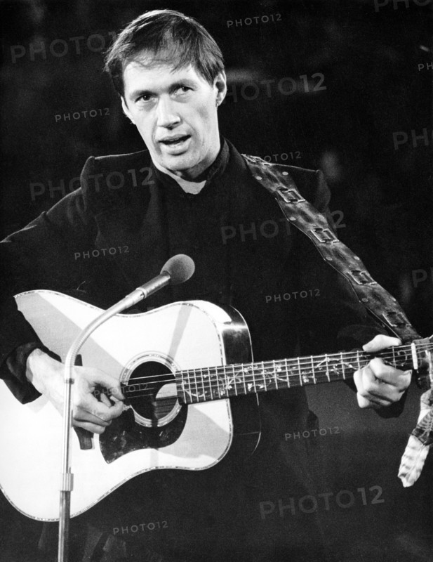 David CARRADINE at “Stars in the Ring”