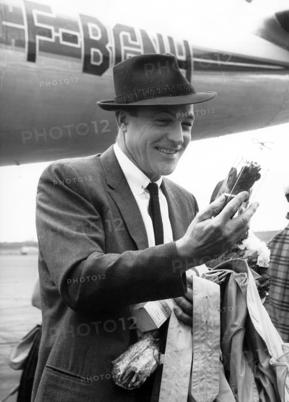 Gene KELLY at Berlin Airport, 1960