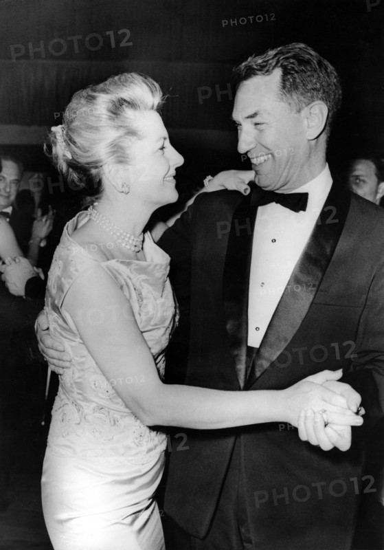 Joan FONTAINE with Edwin O. REISCHAUER, Tokyo 1962