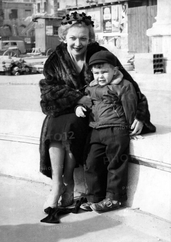 Martha EGGERTH with son Marjan in Vienna