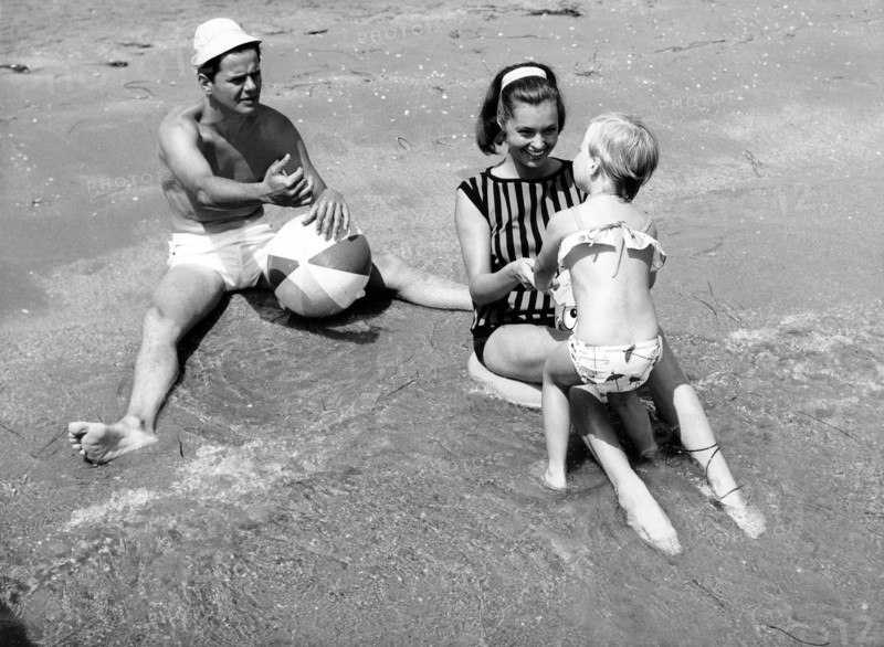 Walter GILLER, Nadja TILLER with daughter