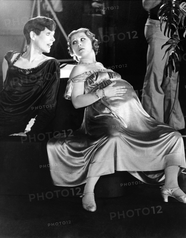 Eva MATTES and Ilse RITTER in "Lost Time", 1984