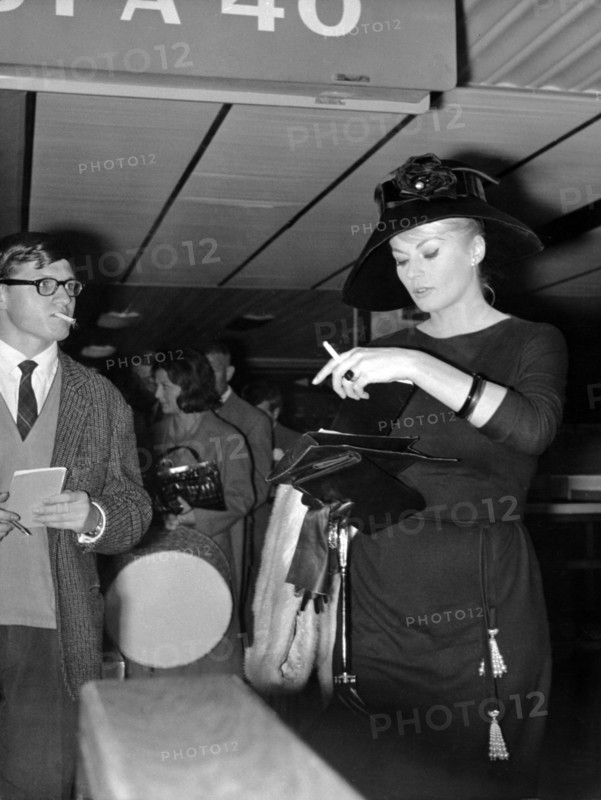 Anita EKBERG in Paris, 1962