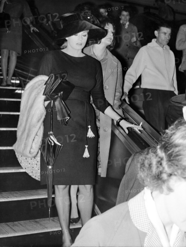 Anita EKBERG in Paris, 1962