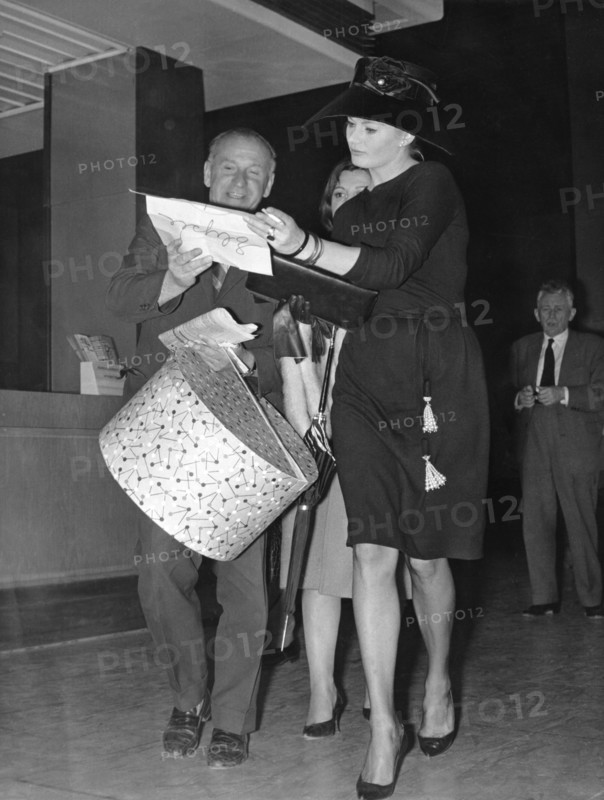 Anita EKBERG in Paris, 1962