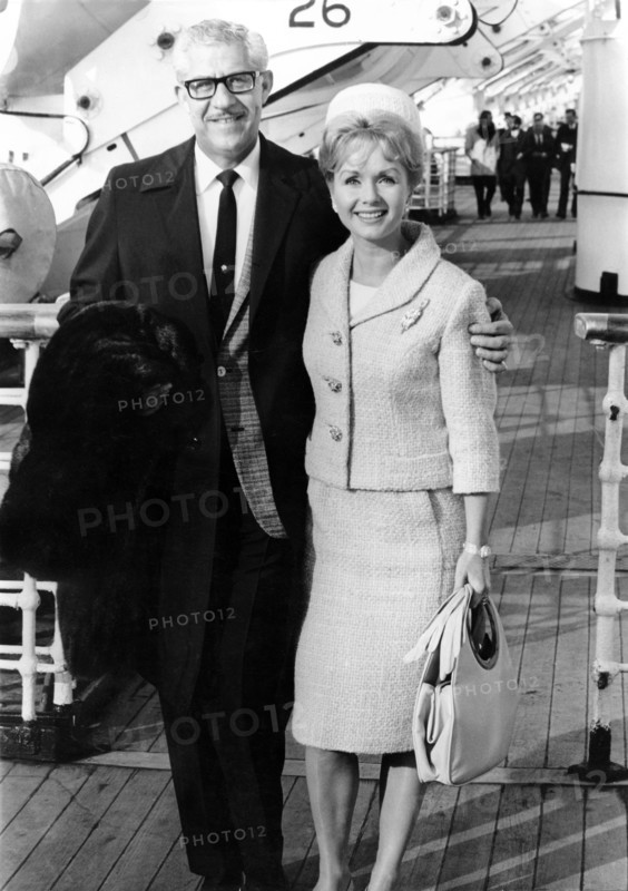 Debbie REYNOLDS and her husband Harry KARL, Southampton 1964