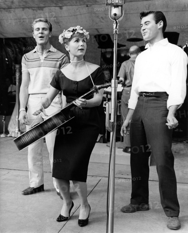 Debbie REYNOLDS, Ron DEXTER and Bob TRAVIS at the Hollywood Bowl, 1960
