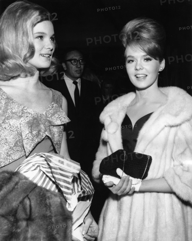 Linda EVANS and Joey HEATHERTON, 1964