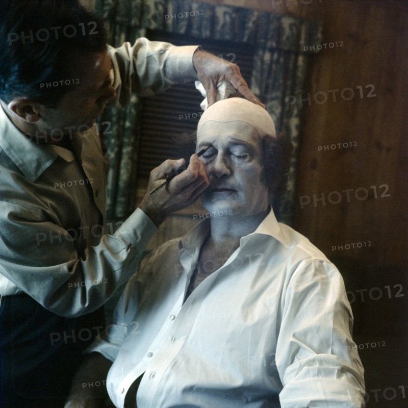 Curd JÜRGENS as a clown in 'The Blue Angel'