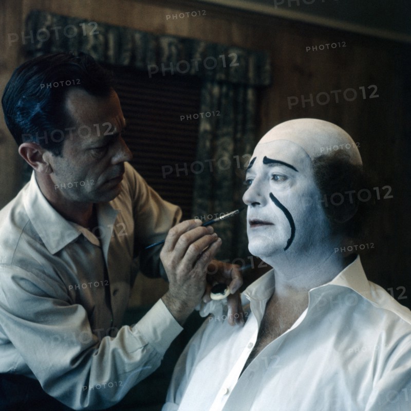 Curd JÜRGENS as a clown in 'The Blue Angel'