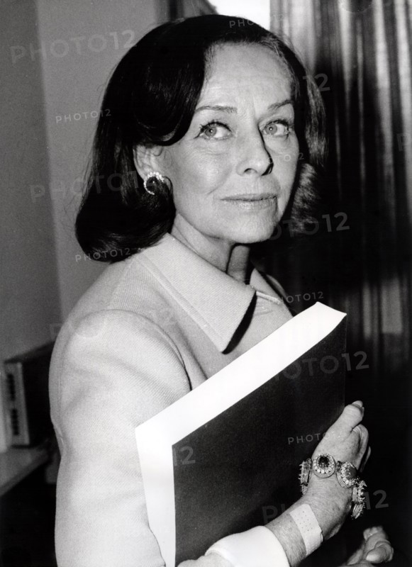 Paulette GODDARD introduces the last Remarque novel, 1971