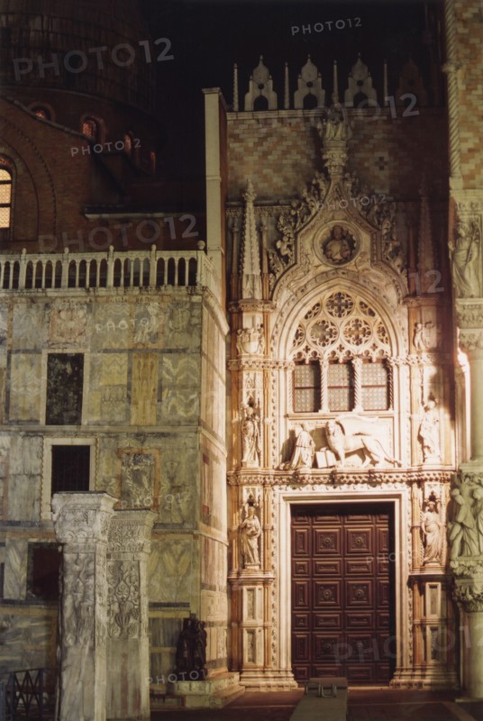 La tour aux quatre Maures et l'entrée du Palais Ducal à Venise.