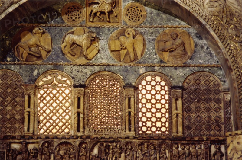 Façade de la Basilique Saint-Marc à Venise.