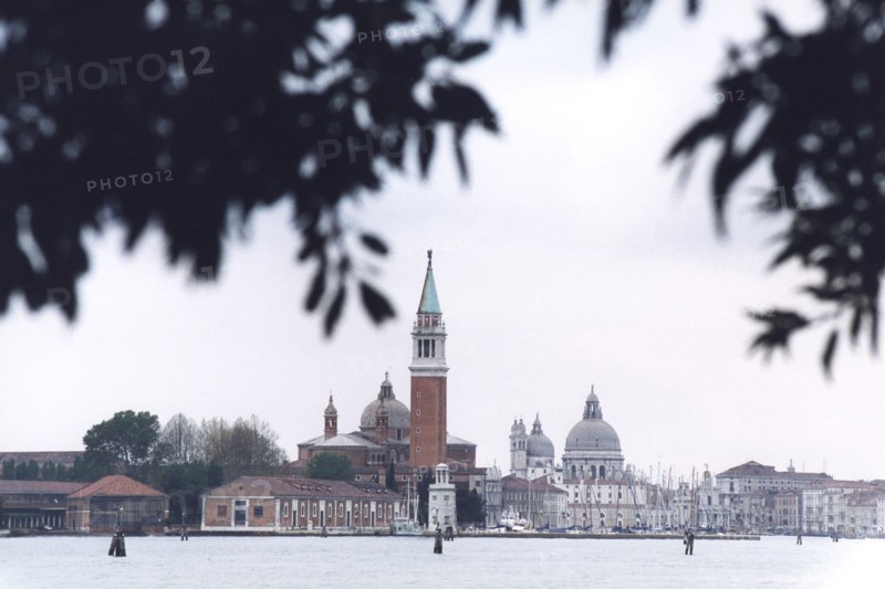 L'église Sainte-Marie-du-Salut et la Punta della Dogana à Venise.