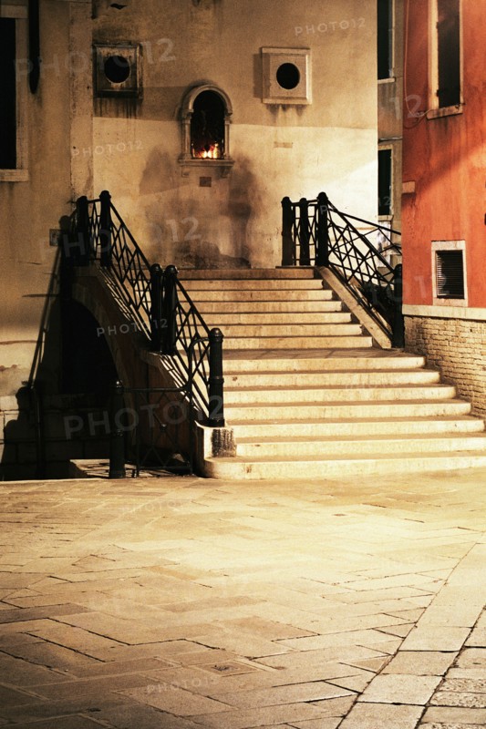 Ghosts on the Feltrina bridge