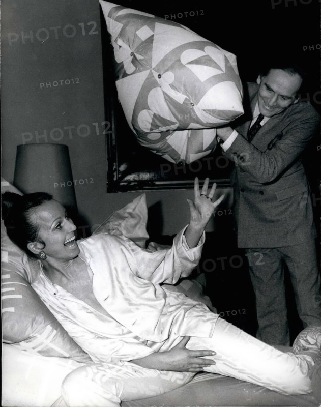 Feb. 02, 1971 - World's first haute couture damask bed-clothes: were recently presented in Augsburg (Germany) by Pierre Cardin.