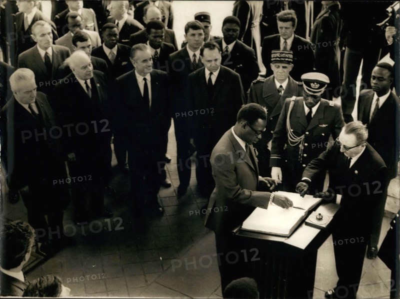 Mar. 30, 1971 - President of the Democratic Republic of the Congo, General Mobutu, who is currently on an official visit in Paris, went to the tomb of the unknown soldier at the Arc de Triomphe de L'Etoile. He is pictured with Prime Minister Chaban-Delmas (in the center) and Mr. Duvillard, Minister of Veterans Affairs (left)