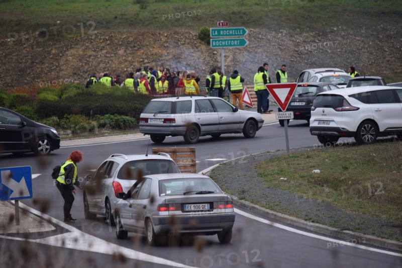 La Rochelle, France. 17th Nov, 2018. Thousands of French drivers victims of soaring fuel prices (Diesel, gasoline), accentuated by the tax policy of President Emmanuel Macron, show their dissatisfaction throughout France this November 17, 2018. Credit: Fabrice Restier/Alamy Live News
