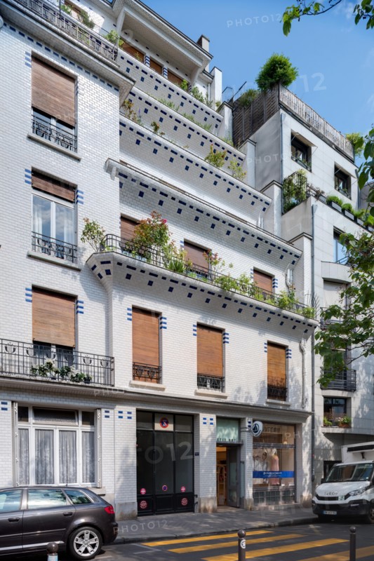 Stepped-terrace apartment building by architect Henri Sauvage (1873-1932) at 26, rue Vavin. It was constructed in 1912-1914.
