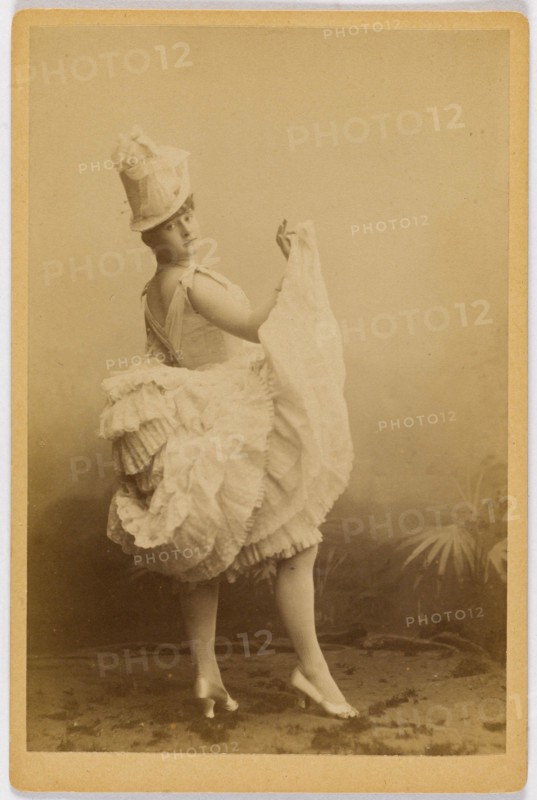 Portrait of La Goulue, a dancer "La Goulue (Louise Weber dite) (1869-1929), danseuse de cancan". Photographie anonyme. Tirage sur papier albuminé. Paris, musée Carnavalet.