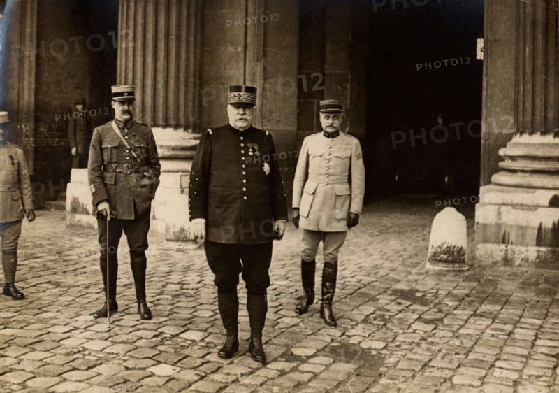 World War I era press photo of French Army Commander in Chief Marshal Joffre (center).