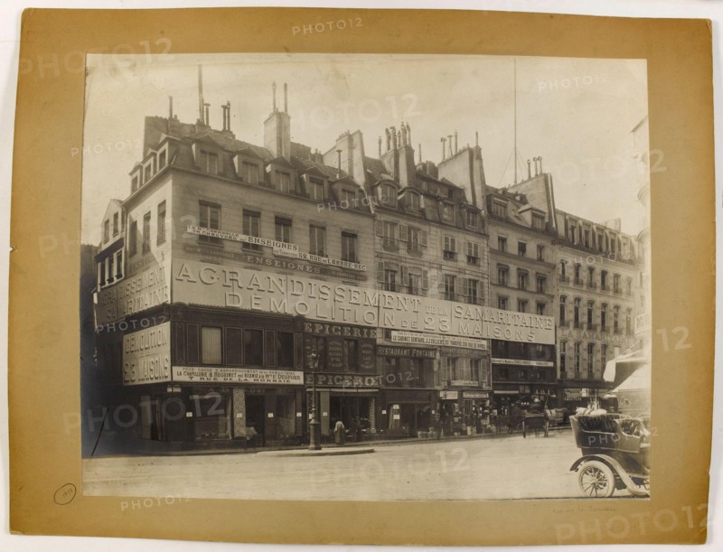 Rue de la Monnaie. View store La Samaritaine, Rue de la Monnaie, 1st arrondissement, Paris. Anonyme. Rue de la Monnaie. "Vue des magasins de la Samaritaine, rue de la Monnaie, 1er arrondissement, Paris". en 1898-1898. Paris, musée Carnavalet.