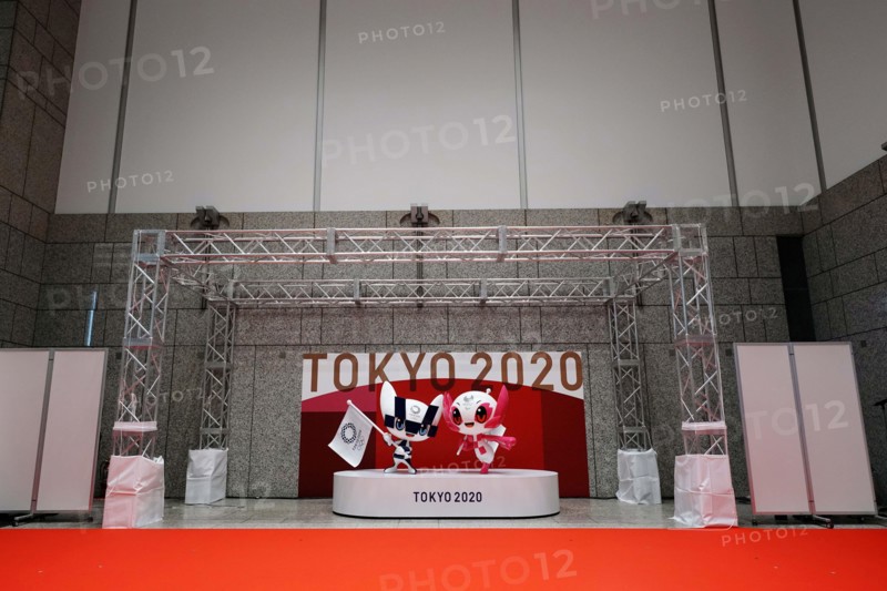 Tokyo, JPN. 14th Apr, 2021. The unveiled statues of Miraitowa, center, and Someity, officials mascots for the Tokyo 2020 Olympics and Paralympics, are seen to mark 100 days before the start of the Olympic Games Tokyo 2020 is unveiled at the Tokyo Metropolitan Government building Wednesday, April 14, 2021, in Tokyo. Credit: POOL/ZUMA Wire/Alamy Live News