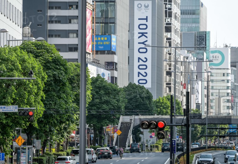 Tokyo, Japan. 09th May, 2021. Tokyo 2020 banner seen on a building facade close to the New National Stadium as protesters gather ahead of the demonstration against the Tokyo Olympics. With less than 3 months remaining until the opening of the Tokyo 2020 Olympics concern continues to linger in Japan over the feasibility of hosting such a huge event during the ongoing COVID-19 pandemic. Credit: SOPA Images Limited/Alamy Live News