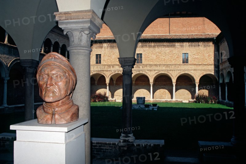 Italy, Emilia Romagna, Ravenna, Bust Dante Alighieri in the Cloister of the Museo Dantesco