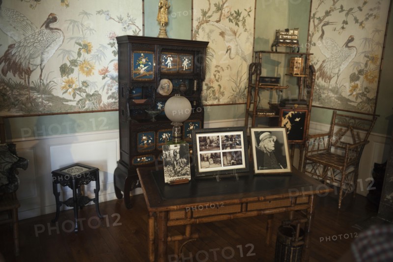 Nohant-Vic, the castle of George Sand (Le château de George Sand). Interior. A drawing room. Family photographs.