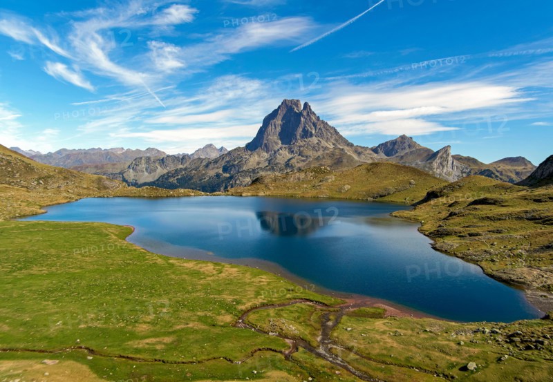 Lac Gentau taken from Refuge Ayous (1,980m) towards Pic du Midi d'Ossau (2,884m), French Pyrénées, France