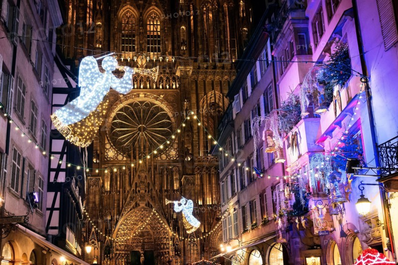 France, Alsace, Bas-Rhin, Strasbourg, Christmas market, the cathedral by the streets.