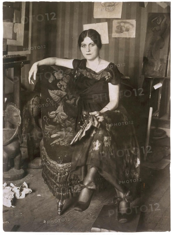 1134 Olga Khokhlova in Picasso's Montrouge studio, spring 1918