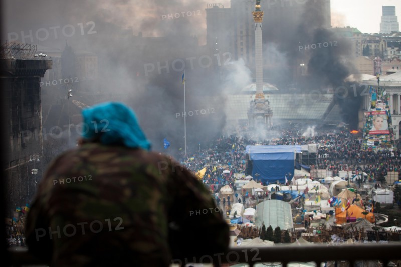 Kiev, Ukraine. 20th Feb, 2014. A view of maidan square with a protester during clashes in central Kiev. At least 25 protesters were killed on February 20 in fresh clashes between thousands of demonstrators and heavily-armed riot police in the heart of Kiev, AFP correspondents at the scene said Credit:  ZUMA Press, Inc./Alamy Live News
