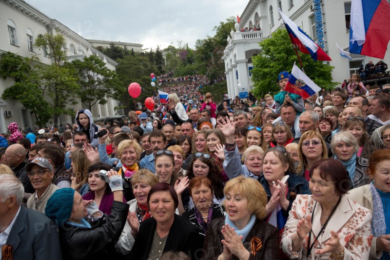 Sevastopol, Crimeans are viewing of the columns of the Parade of Winners on the Nakhimov Avenue of Sevastopol city, Crimea Republic 9 of May, 2014