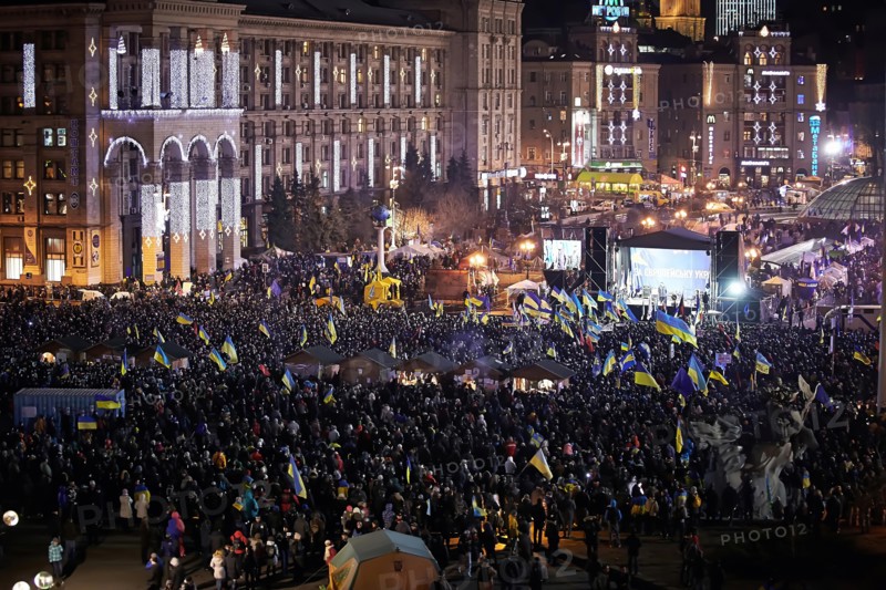 A lot of people on Maidan Nezalezhnosti during the revolution in