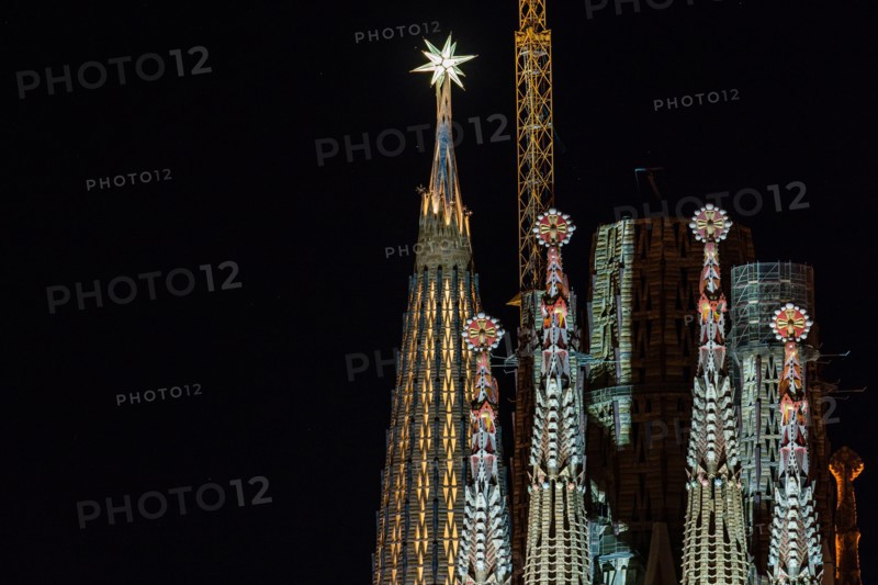 Barcelona, Spain, 8, December, 2021.Ignition of Star of the tower of the Virgin Mary in the Sagrada Familia.Credit: Joan Gosa/Alamy Live News