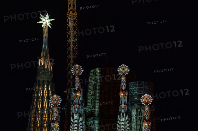 Barcelona, Spain, 8, December, 2021.Ignition of Star of the tower of the Virgin Mary in the Sagrada Familia.Credit: Joan Gosa/Alamy Live News