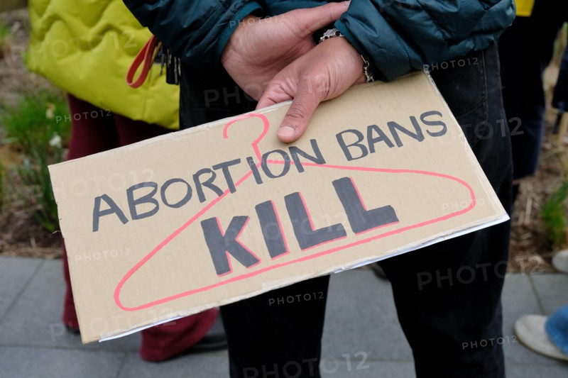 London, UK, 3rd May, 2022. Women's pro-choice campaigners gathered outside the American Embassy in Vauxhall following the leak of the U.S. Supreme Court draft opinion to overturn abortion rights. The 1973 Roe v Wade court ruling gave abortion protections to women in the first trimester of pregnancy. If this is overturned, 22 states have laws in place that will enable the banning of the procedure. Credit: Eleventh Hour Photography/Alamy Live News