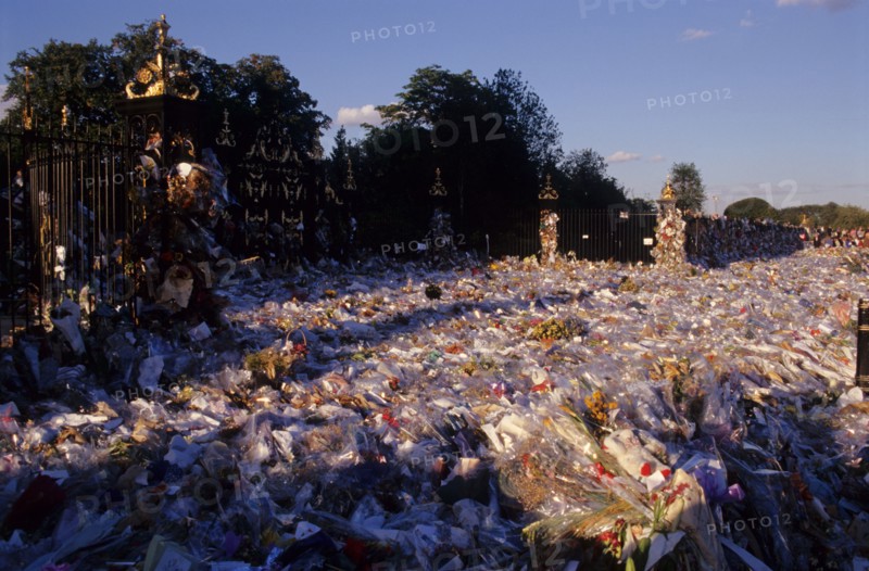 Princess Diana Flowers outside Kensington Palace after her death in August 1997